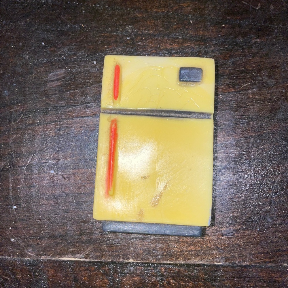 Vintage Vanderbilt Yellow Plastic Refrigerator Magnet Hong Kong‎